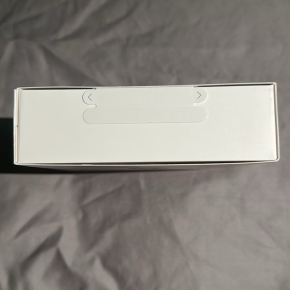 Oura Ring 4 Gold Size 8 - Picture 4 of 4